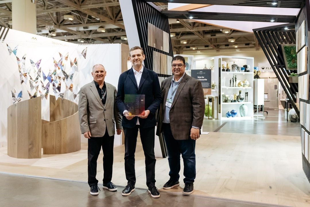Wilf Selfe, Commercial Team Manager, Canada East, (right) and Commercial Business Manager Joe Cosentino, Canada East, (left) accepting the IDS Booth Award on behalf of Metropolitan.